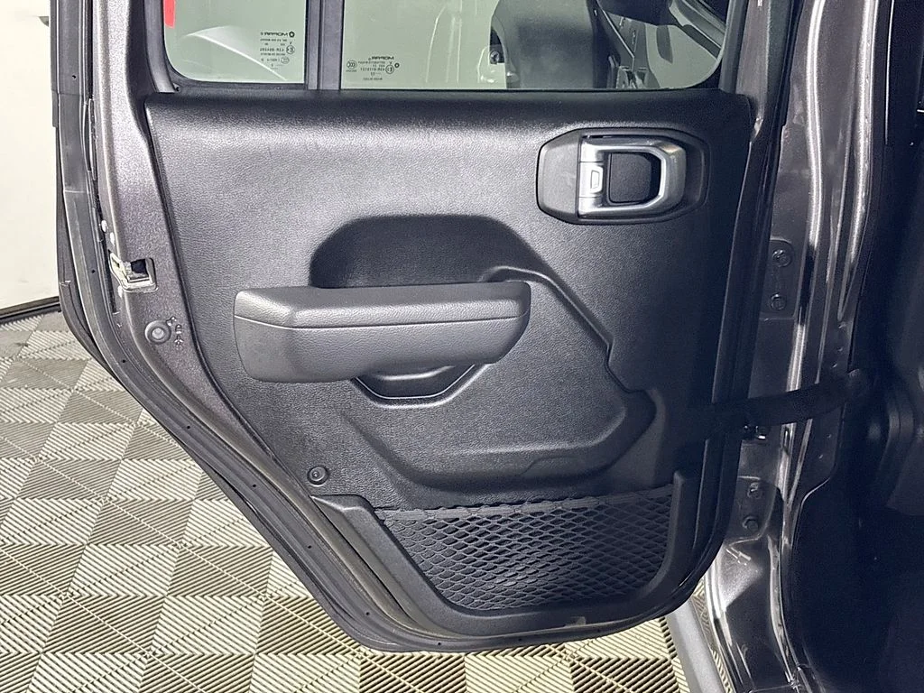 Used 2022 Gray Jeep Unlimited Rubicon image 19