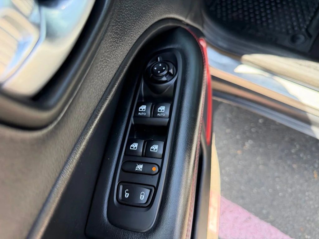 Used 2020 Billet Silver Metallic Clearcoat Jeep Trailhawk image 12