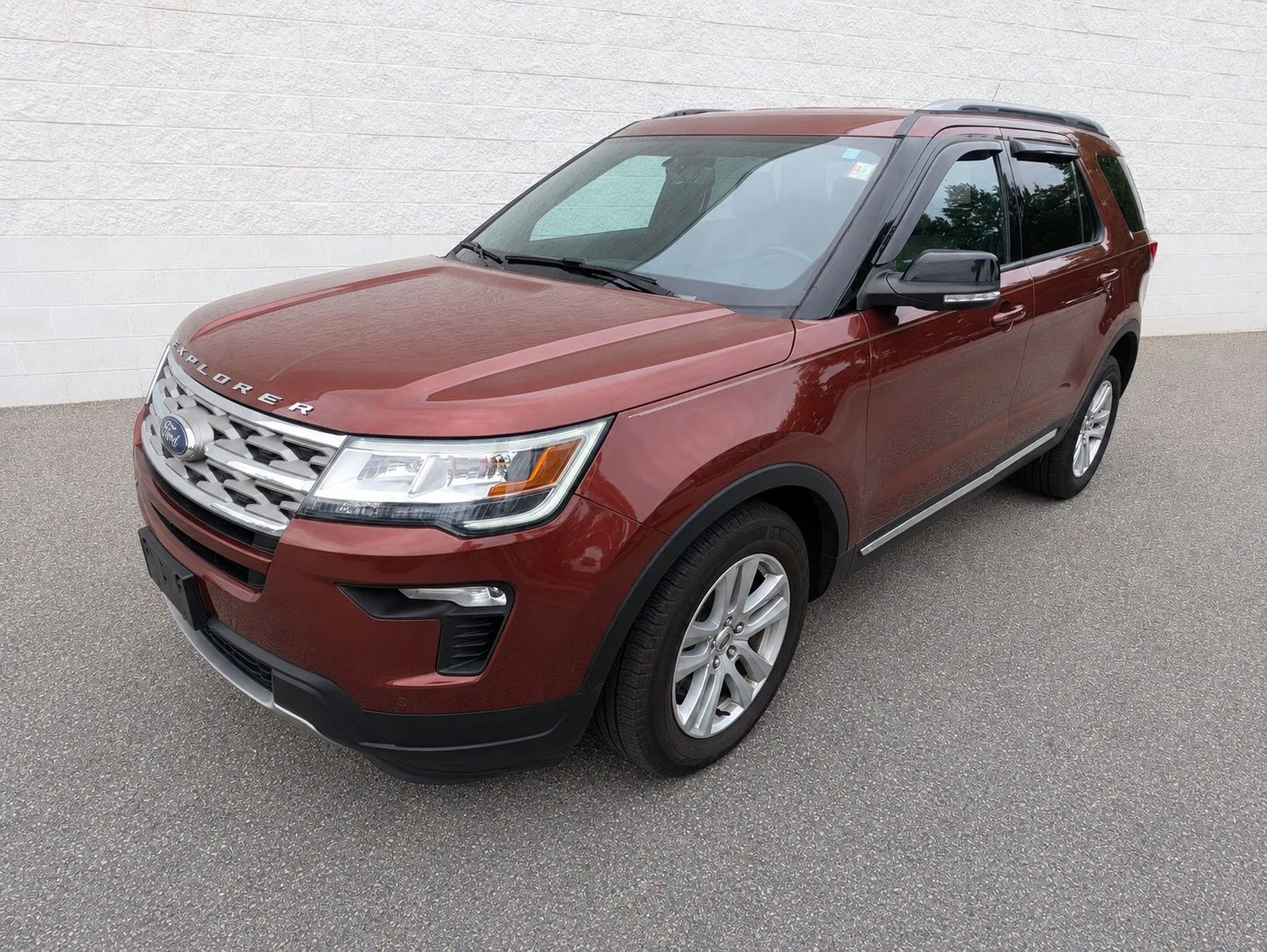 Used 2018 Cinnamon Glaze Metallic Ford XLT image 1