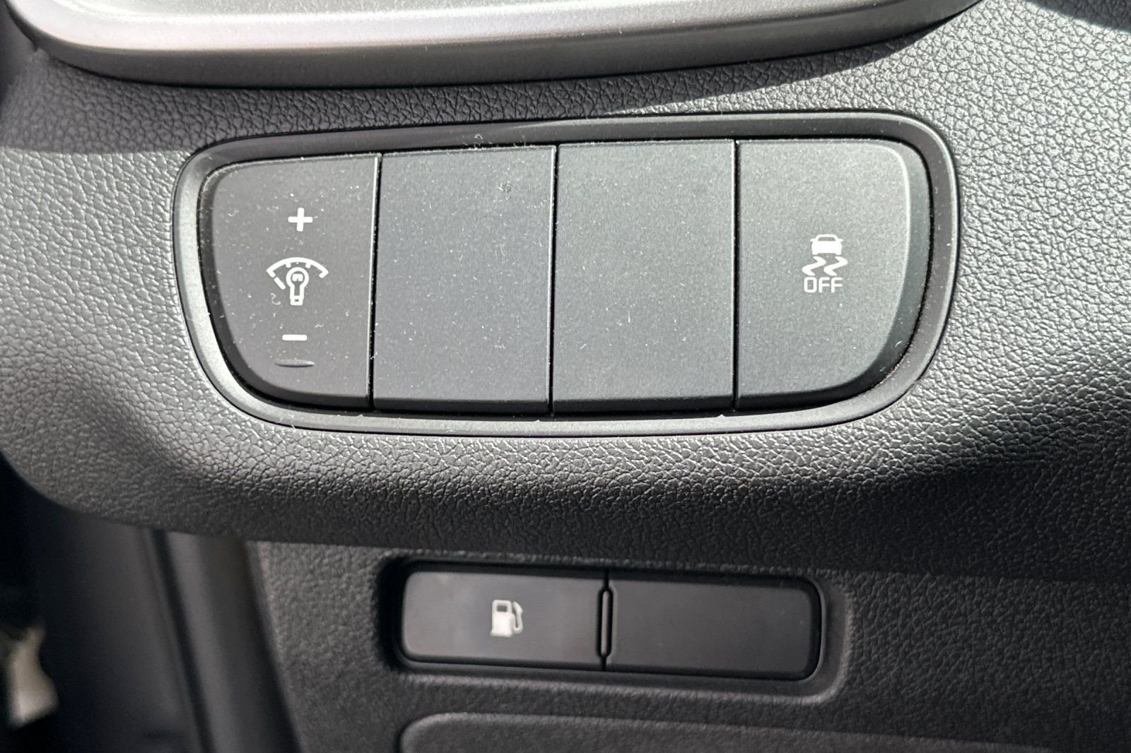 Used 2017 Silver Kia LX image 30