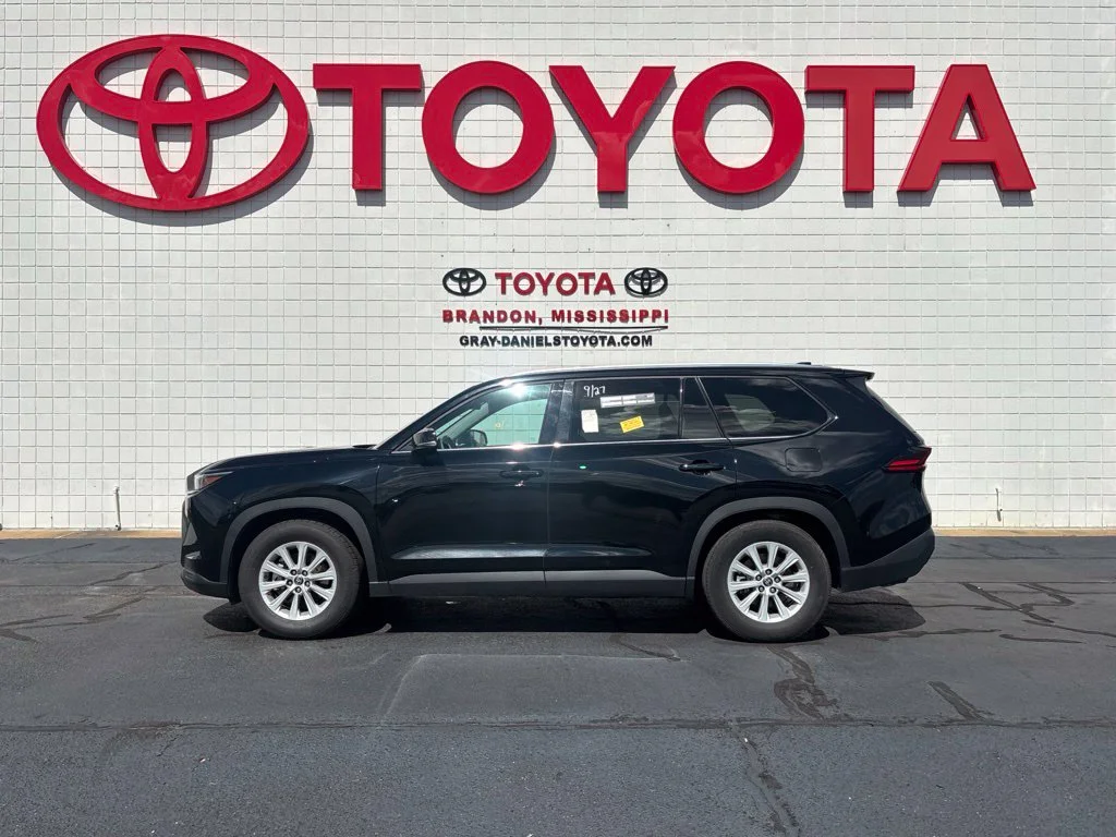 Used 2025 Black Toyota XLE image 5