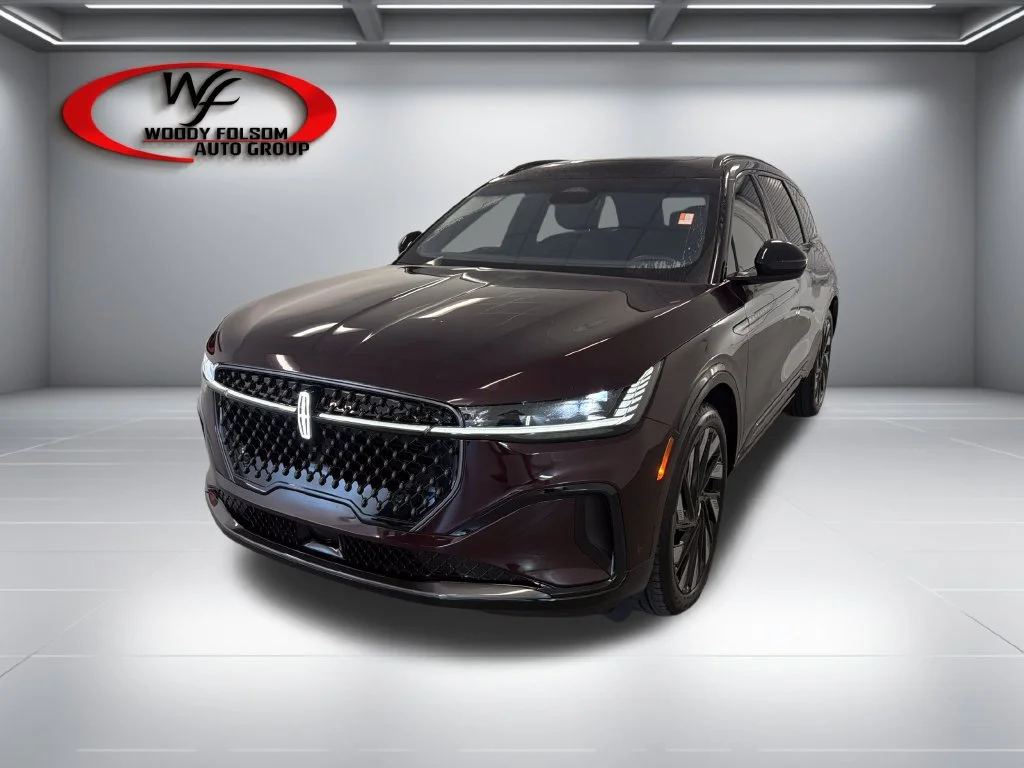 Used 2024 Red Lincoln Reserve image 3