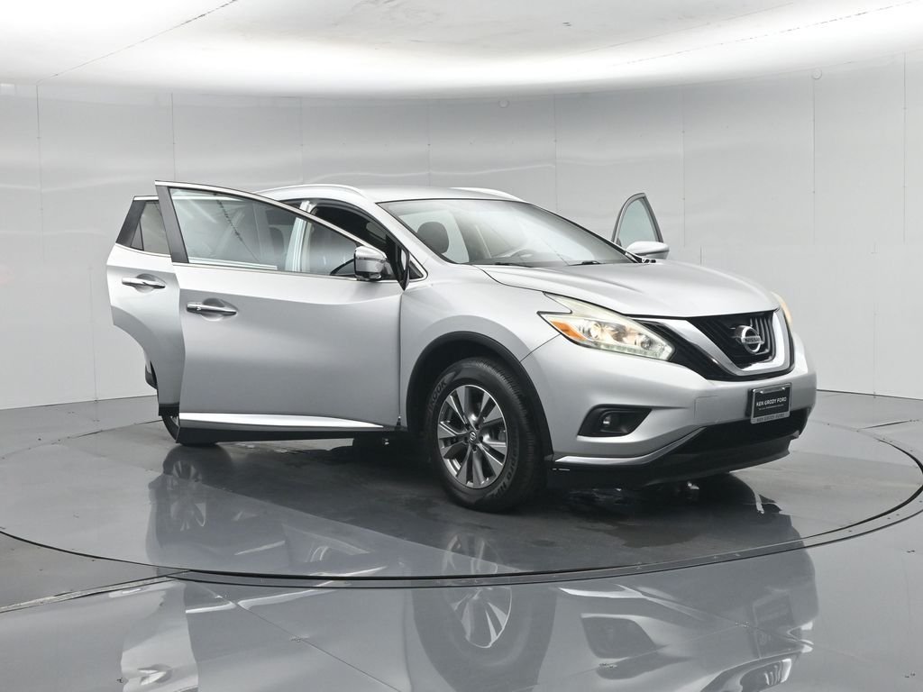 Used 2016 Silver Nissan SL image 29