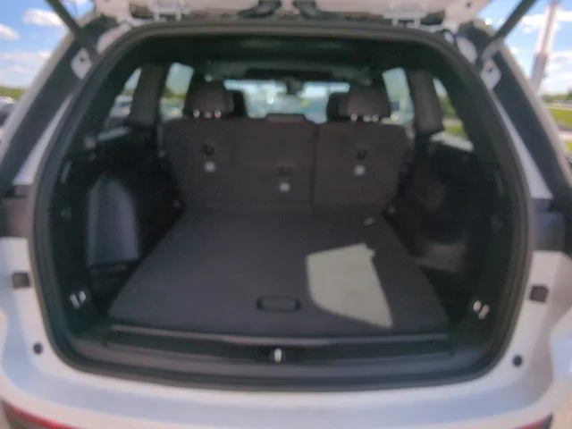 New 2026 White Jeep Altitude image 34