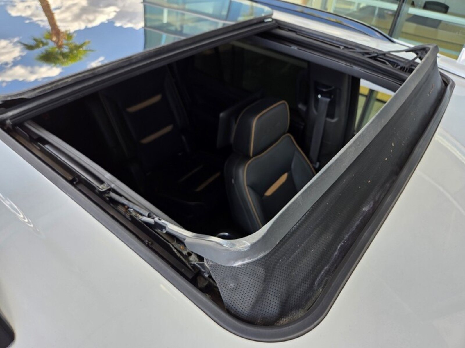 Used 2021 White Frost Tricoat GMC AT4 image 25