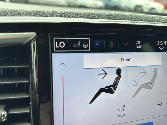 New 2027 White/off-white Chrysler Select image 25