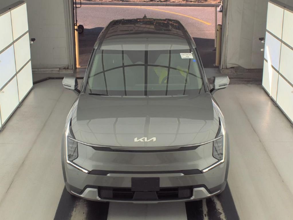 Used 2024 Gray Kia Light Long Range image 3