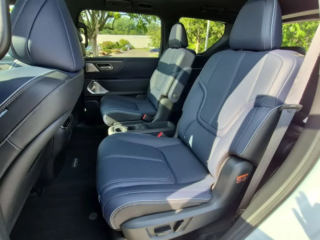 New 2027 RADIANT WHITE INFINITI Sport 4WD image 8