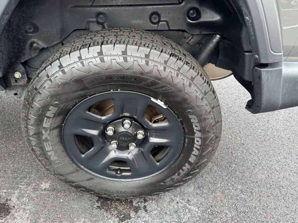 Used 2020 Gray Jeep Sport S image 6
