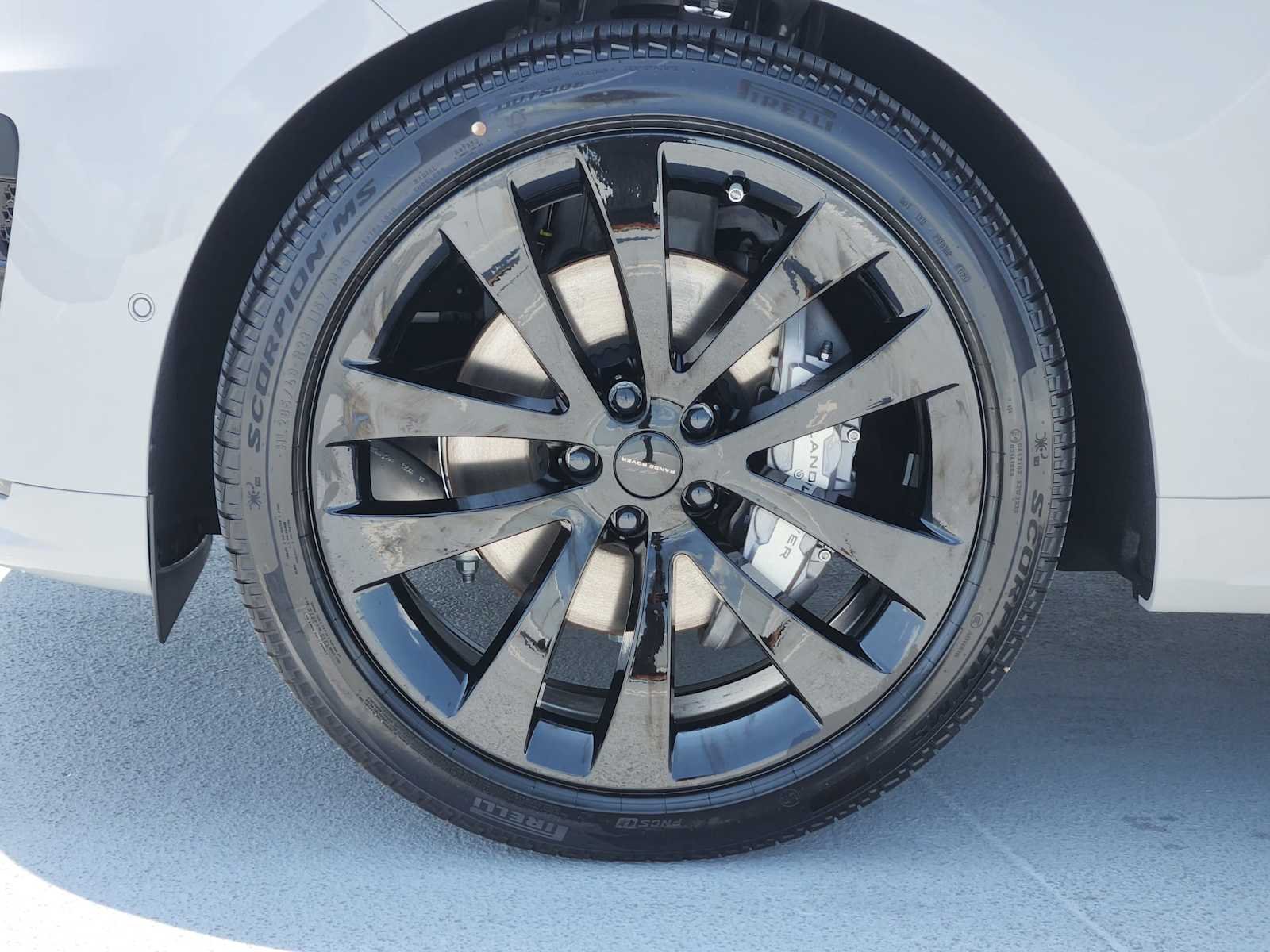 New 2026 Borasco Grey LAND ROVER Dynamic SE image 10