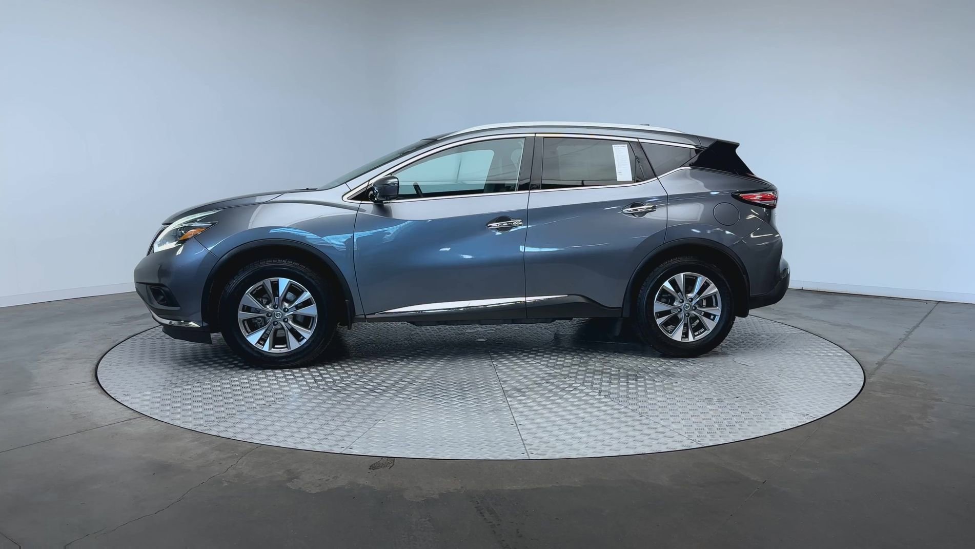Used 2018 Gun Metallic Nissan SL image 5