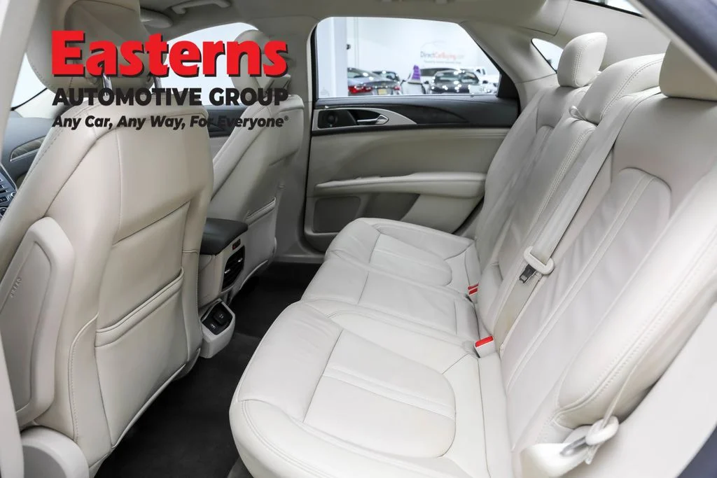 Used 2019 White Lincoln Reserve image 22