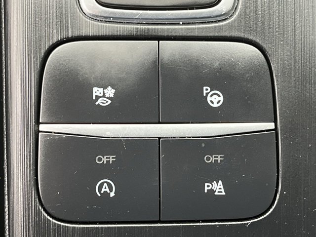 Used 2020 Blue Metallic Ford Titanium image 18