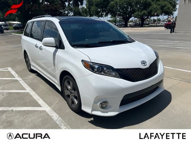 2015 Toyota Sienna SE V6 8-Passenger's photo