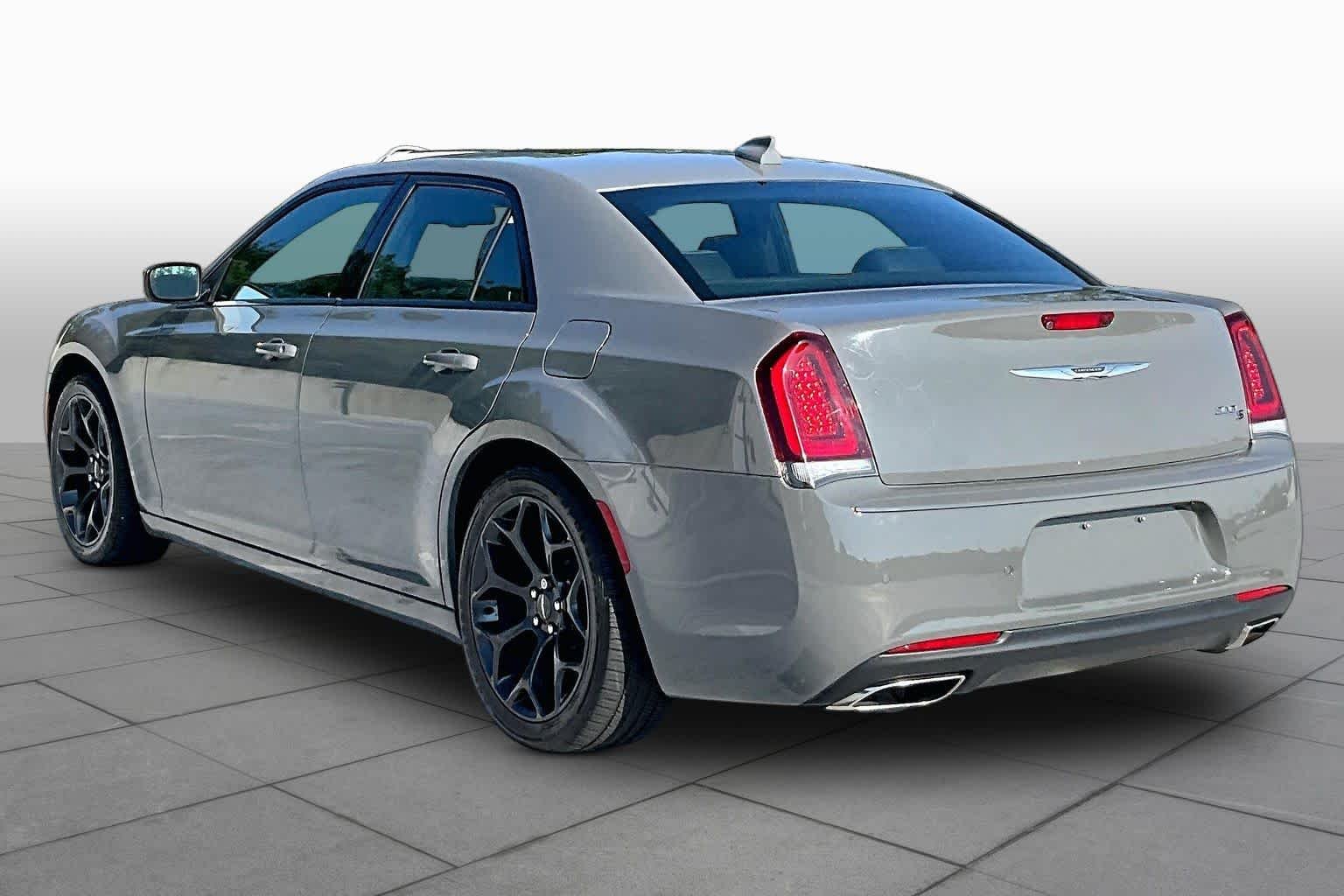 Used 2019 Ceramic Grey Clearcoat Chrysler 300S image 10