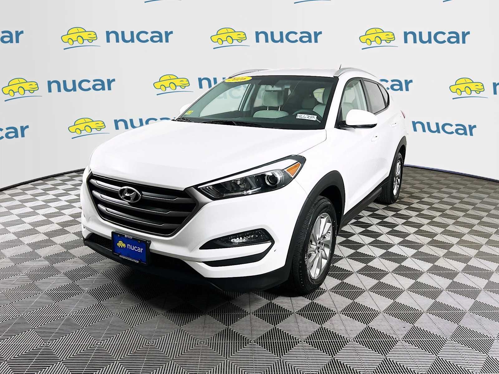 Used 2016 Dazzling White Hyundai SE image 3
