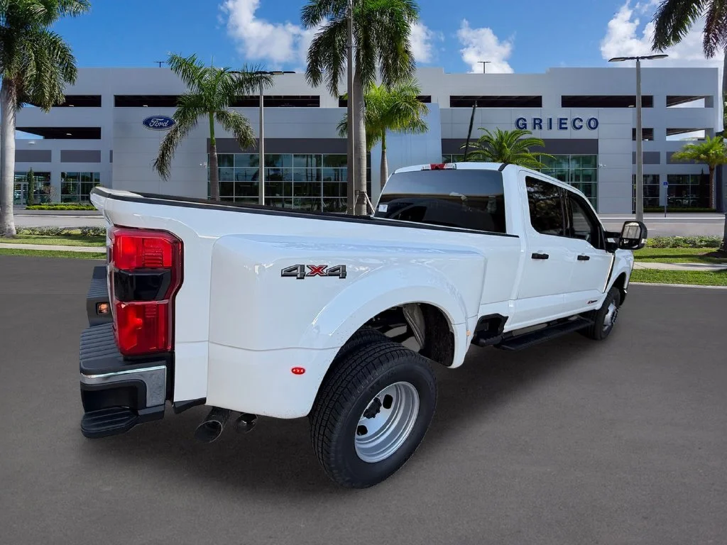 New 2027 Oxford White Ford F-350® XLT image 6