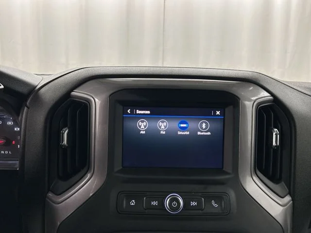 Used 2021 White Chevrolet Custom image 9