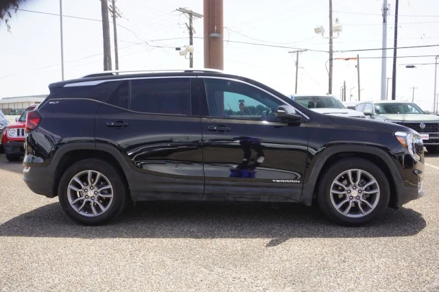 Used 2022  GMC SLT image 4