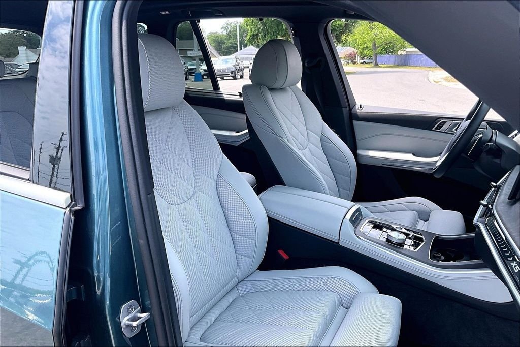 Used 2024 Blue BMW xDrive40i image 30