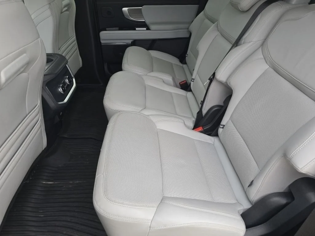 2025 Ford Expedition Platinum - Photo 10