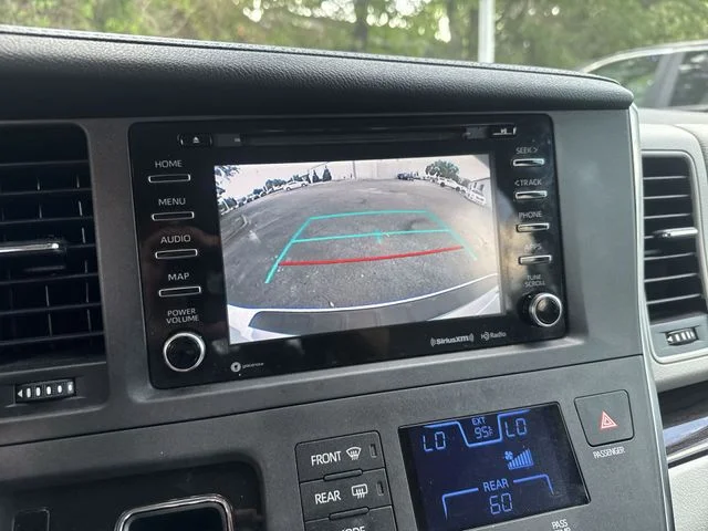 Used 2018 White Toyota XLE image 25