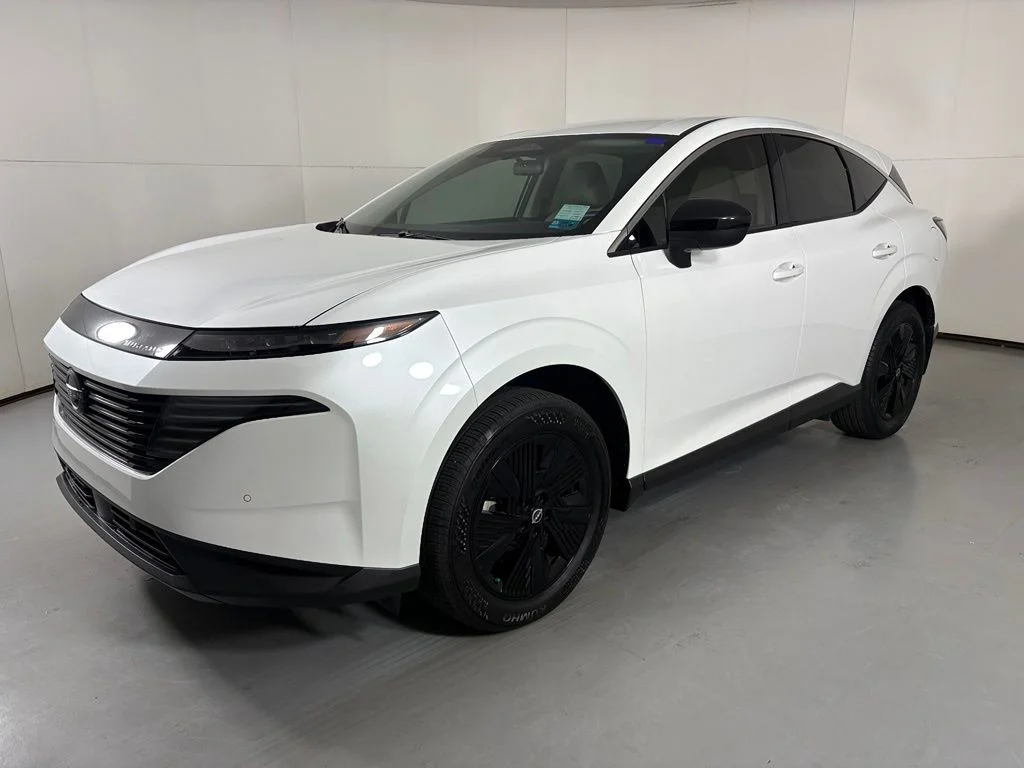 Used 2025 White Nissan SV image 4