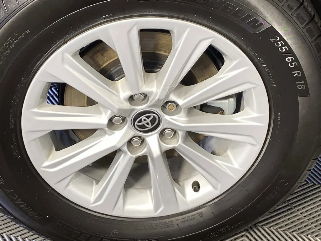 Used 2025 Cloud Toyota XLE image 30
