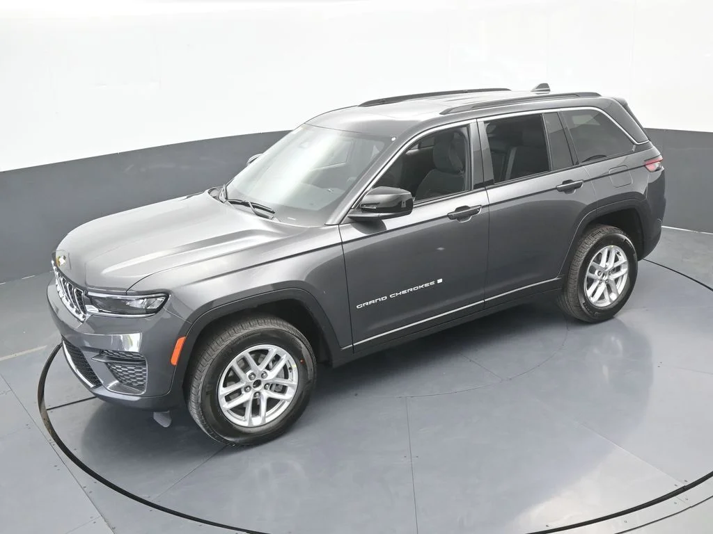 New 2026 Baltic Gray Metallic Clearcoat Jeep Laredo X image 45