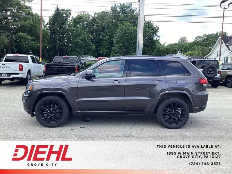 Used 2021 Gray Jeep Laredo X image 4