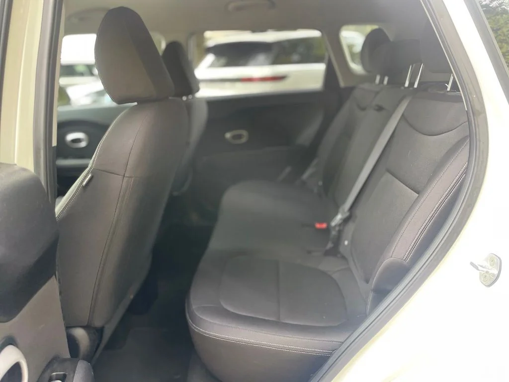 Used 2014 Clear White Kia Base image 19