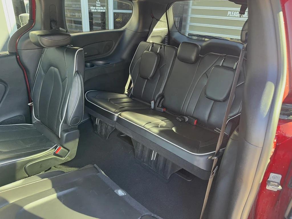 Used 2026 Red Hot Pearl Coat Chrysler Limited image 7