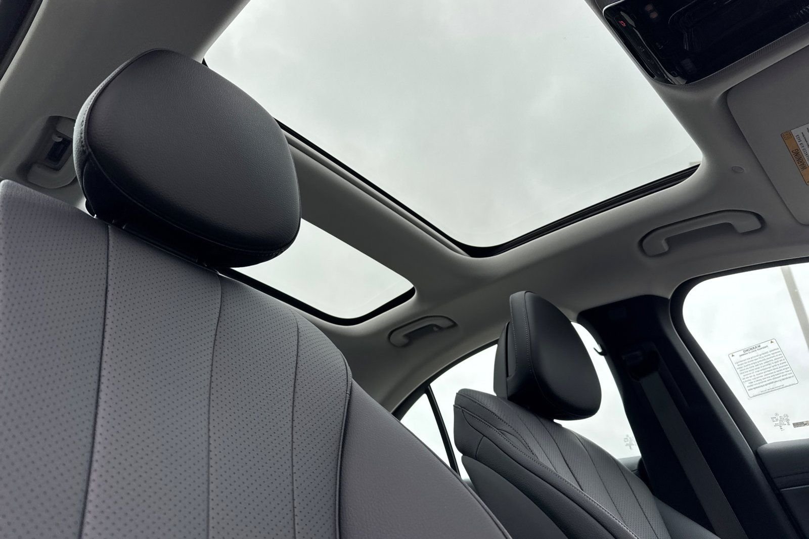 New 2026 MANUFAKTUR Alpine Grey Mercedes-Benz E 350 image 35