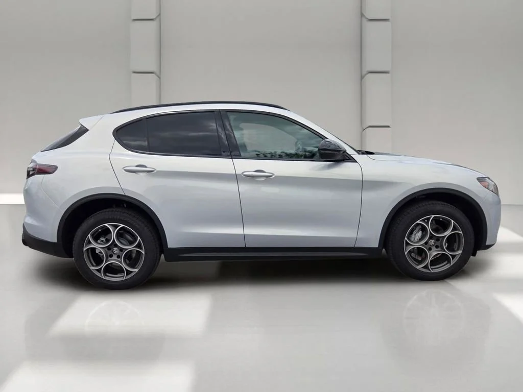 New 2025 Moonlight Gray Metallic Alfa Romeo Base image 5