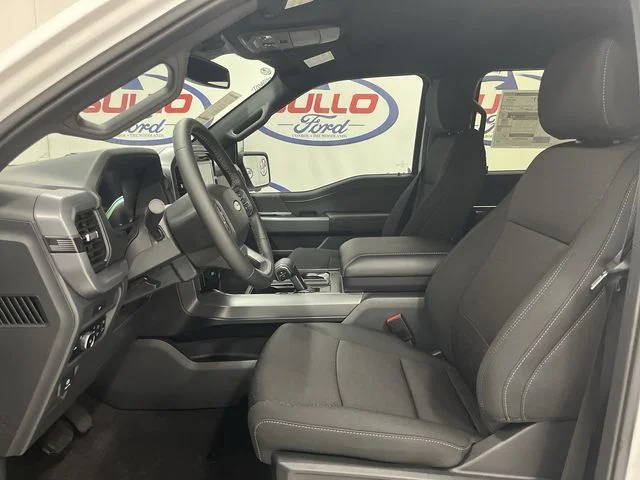 New 2026 Oxford White Ford XLT image 15