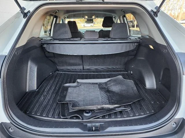 2023 Toyota RAV4 LE - Photo 17