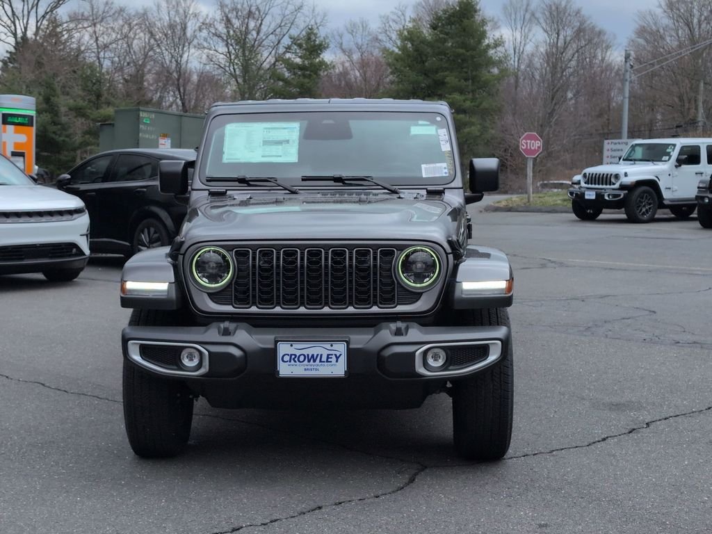 New 2026 Granite Crystal Metallic Clear-Coat Exterior Paint Jeep Sahara image 7