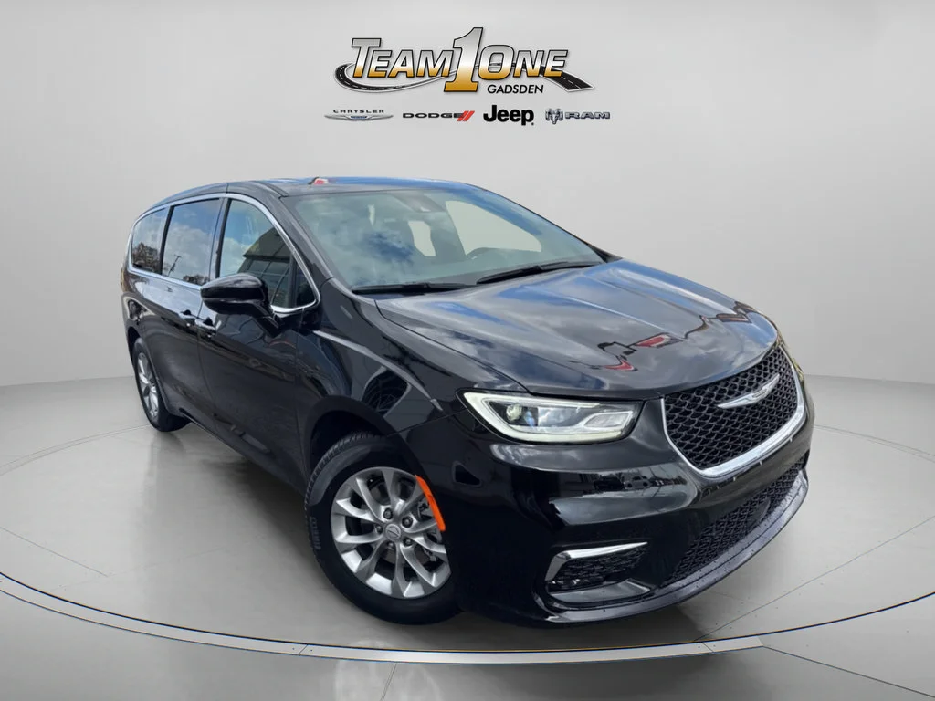 New 2026 Diamond Black Crystal Pearl-Coat Exterior Paint Chrysler Limited image 1