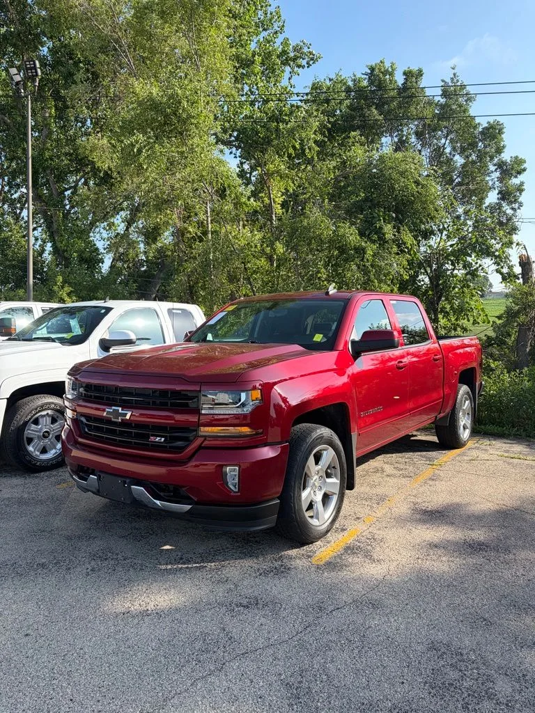 Used 2018 Red Chevrolet LT image 4