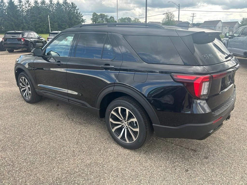 New 2026 Agate Black Metallic Ford ST-Line image 5