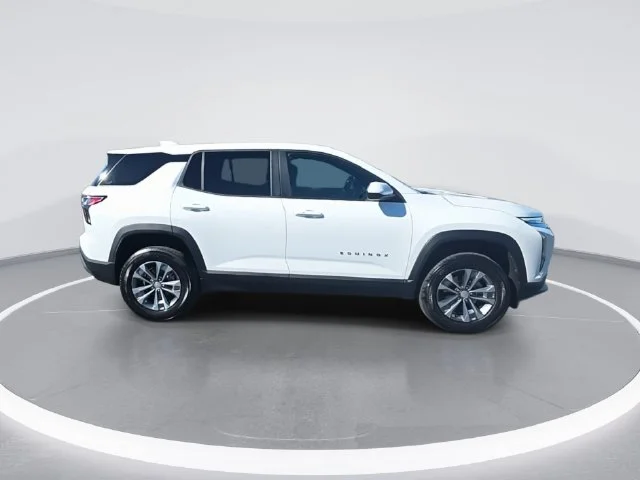 Used 2025 White Chevrolet LT image 9