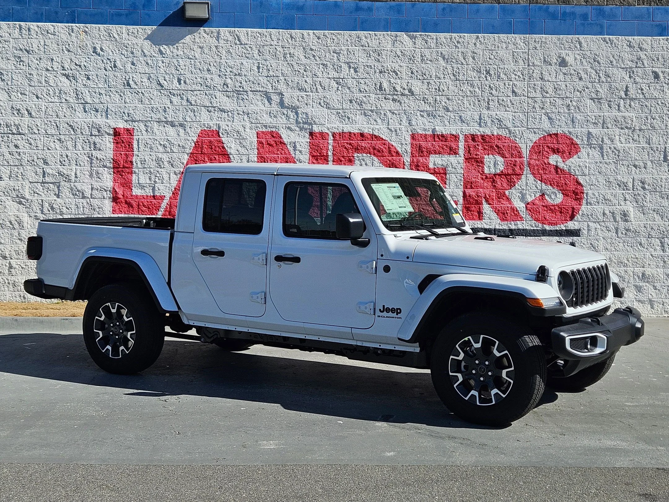 2026 Jeep Gladiator Sahara Auto's photo