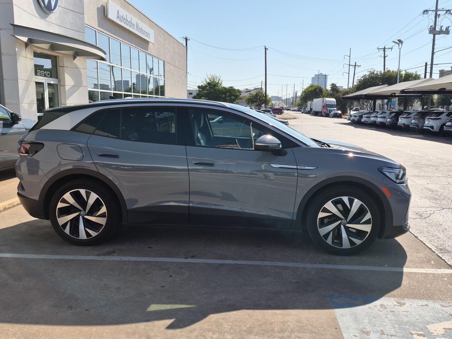 Used 2021 Moonstone Gray/Black Roof Volkswagen Pro S image 4