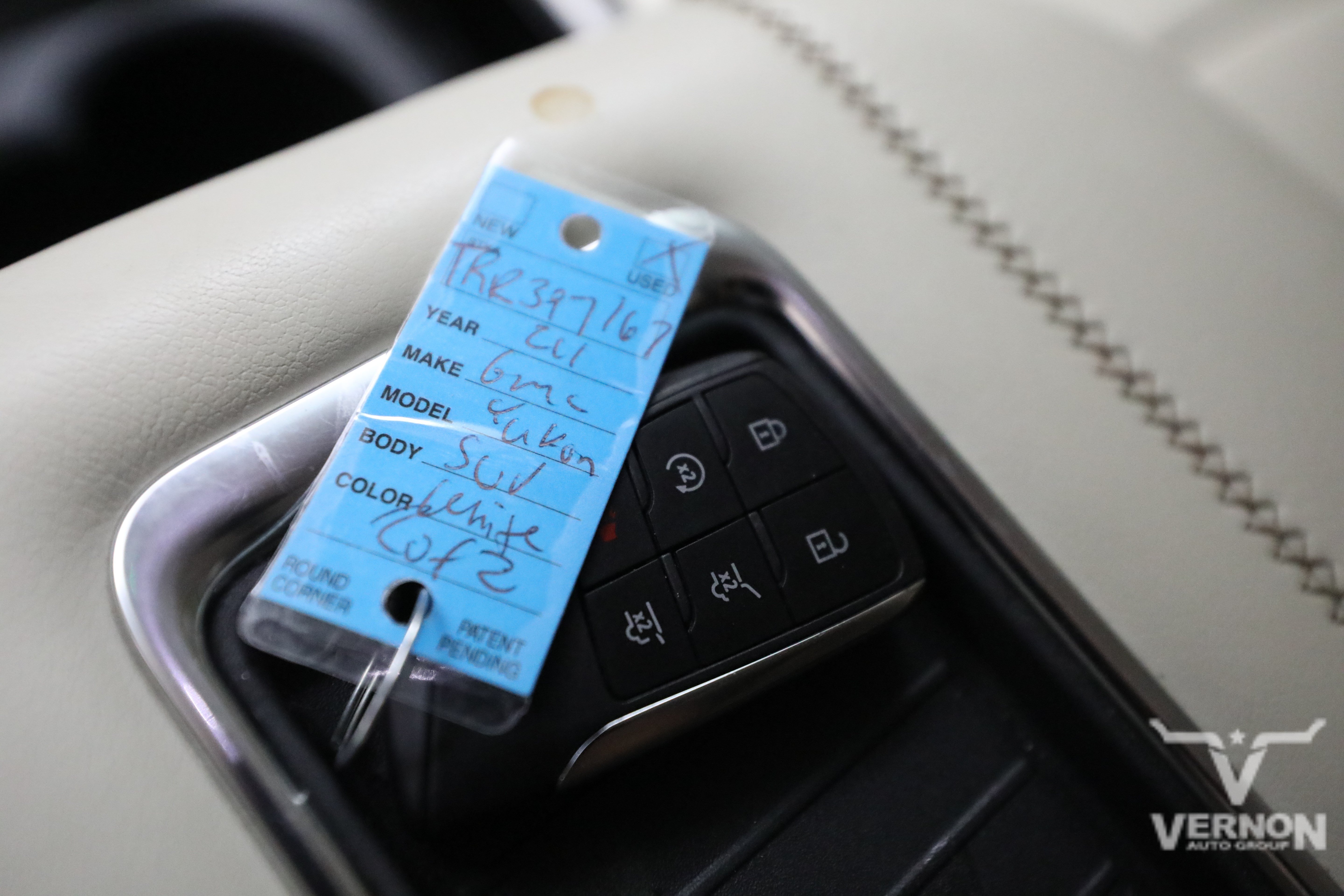 Used 2024 White Frost Tricoat GMC Y image 12