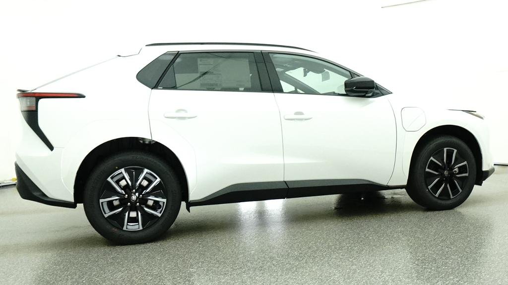 New 2027 Wind Chill Pearl Toyota XLE image 15