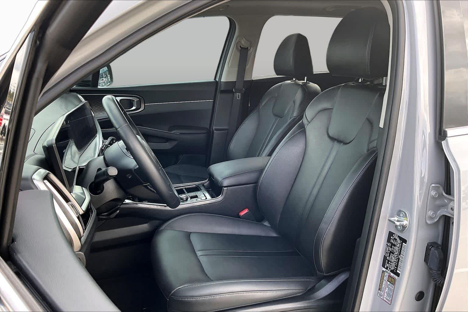 2025 Kia Sorento S - Photo 8