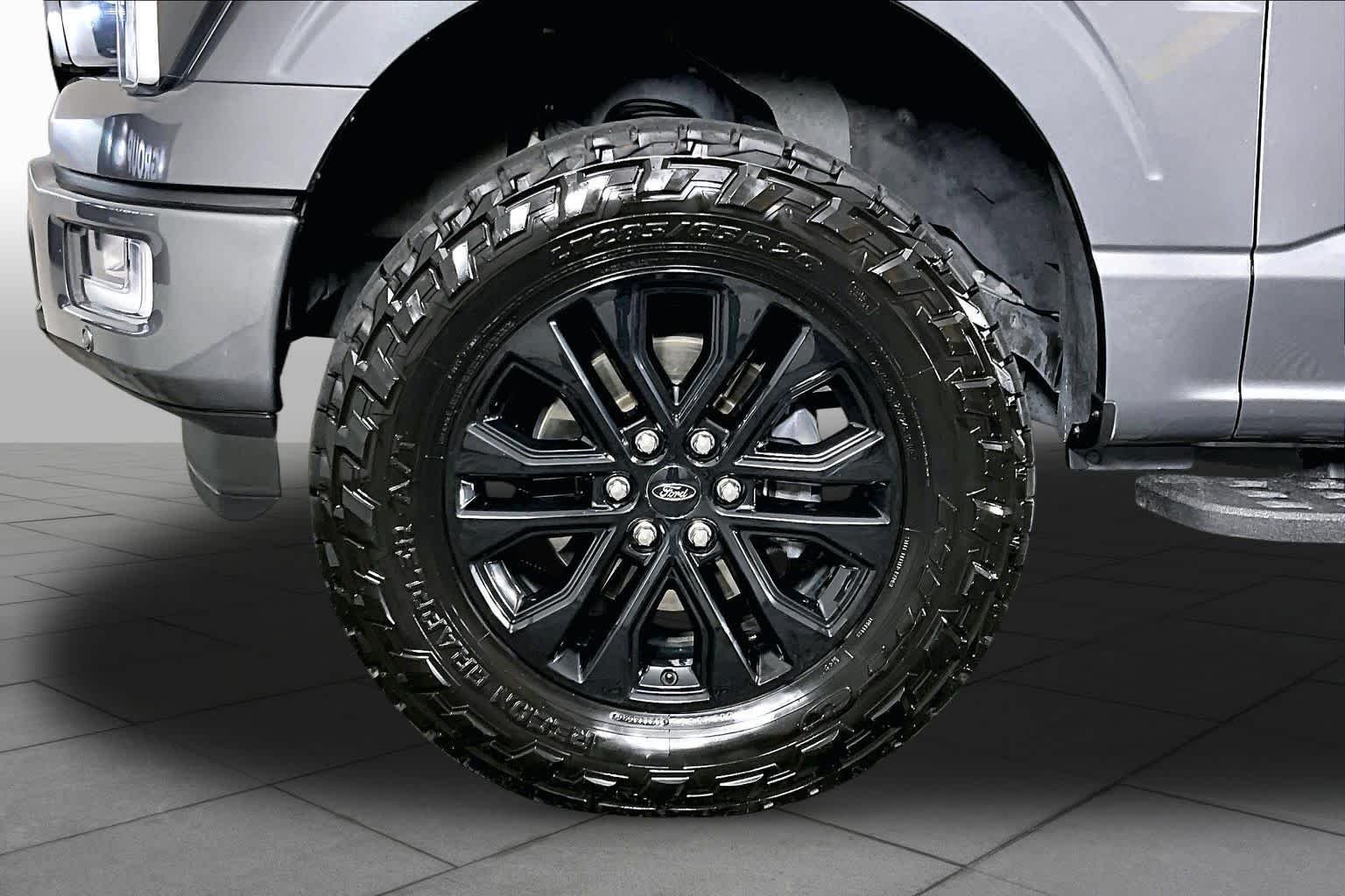 Used 2024 Carbonized Gray Metallic Ford LARIAT image 10