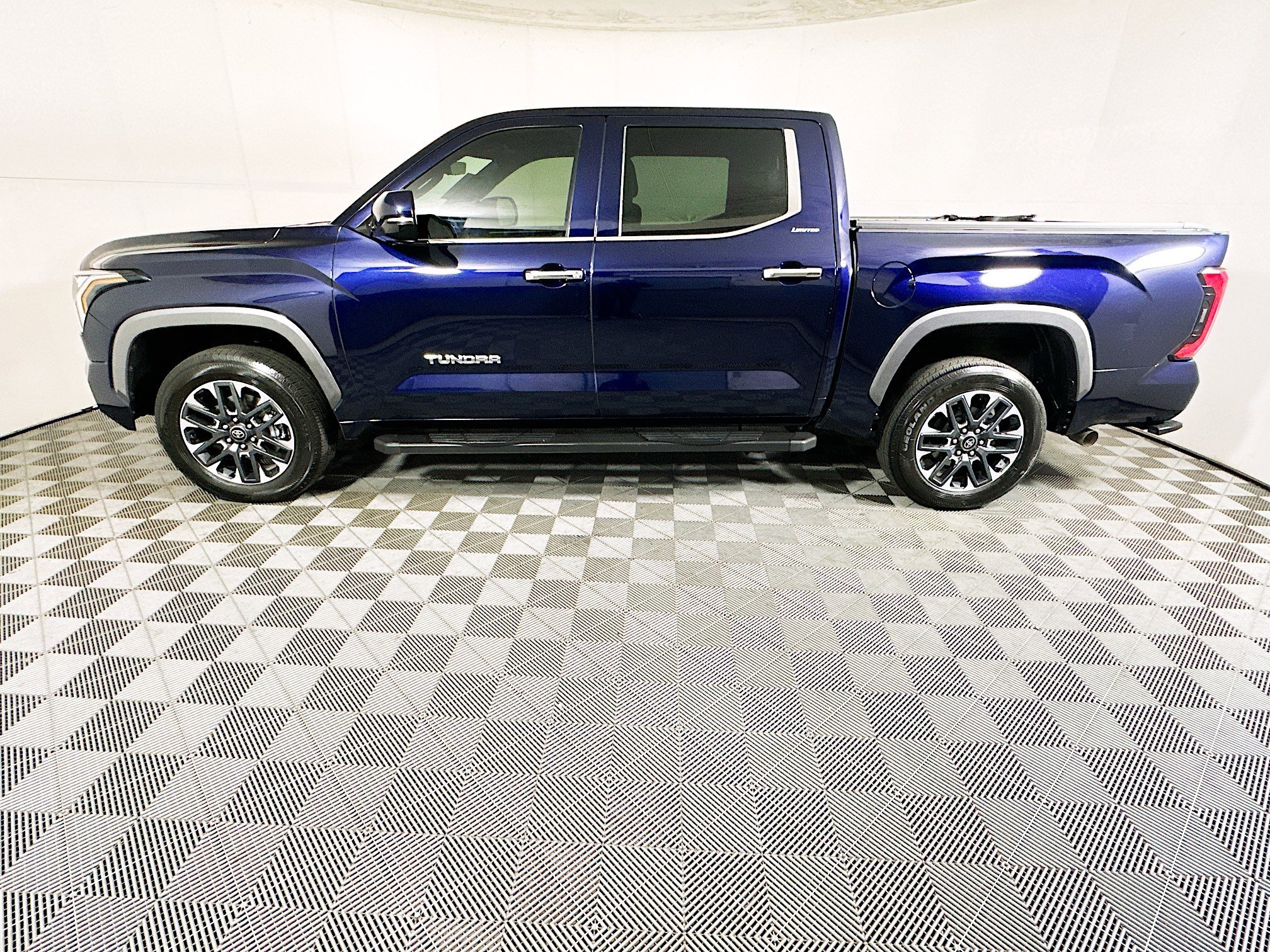 2025 Toyota Tundra thumbnail 8