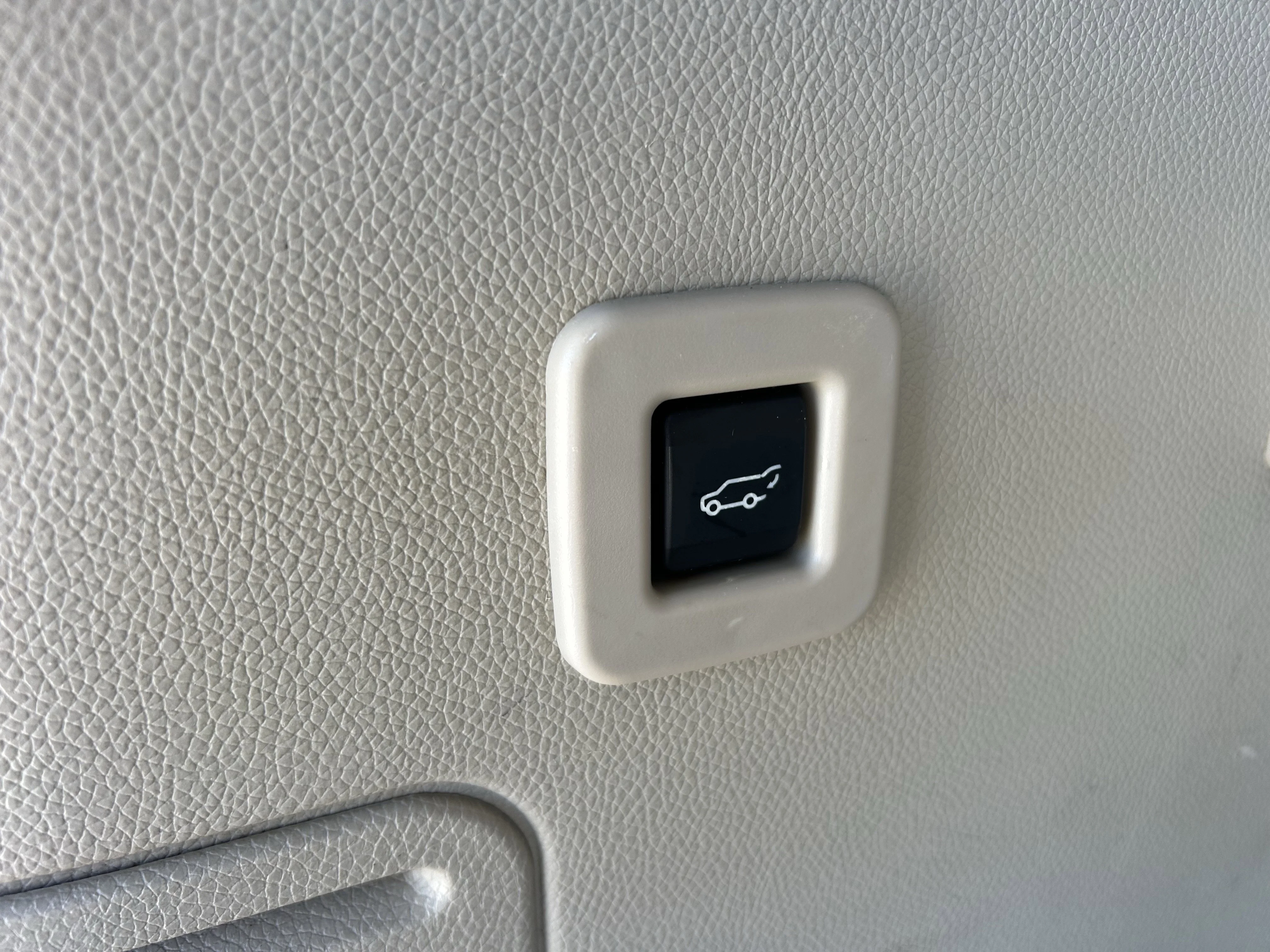 Used 2013 Red Ford Limited image 13