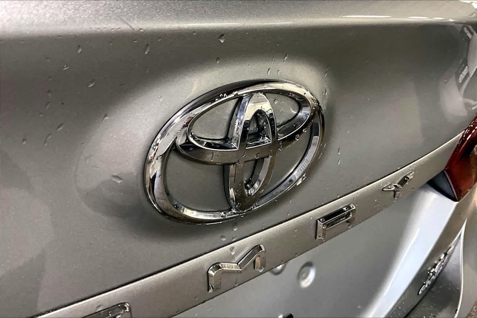 Used 2022 Celestial Silver Metallic Toyota XLE image 29